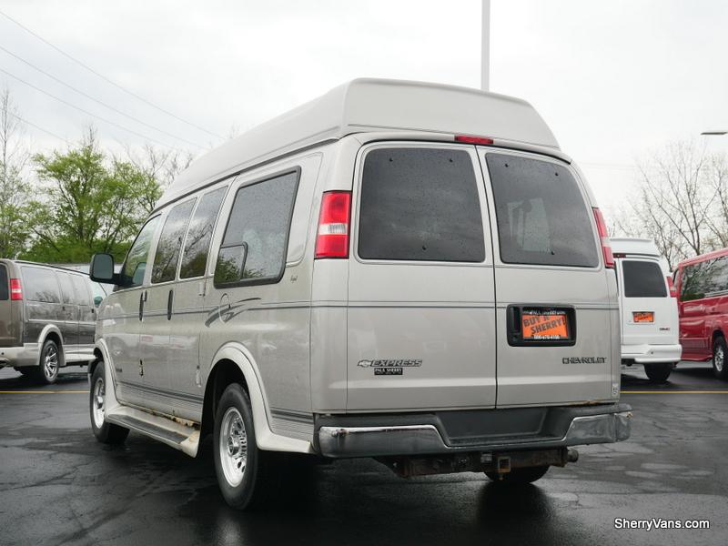 2006 Chevrolet Conversion Van Chariot Mobility CP16731AT